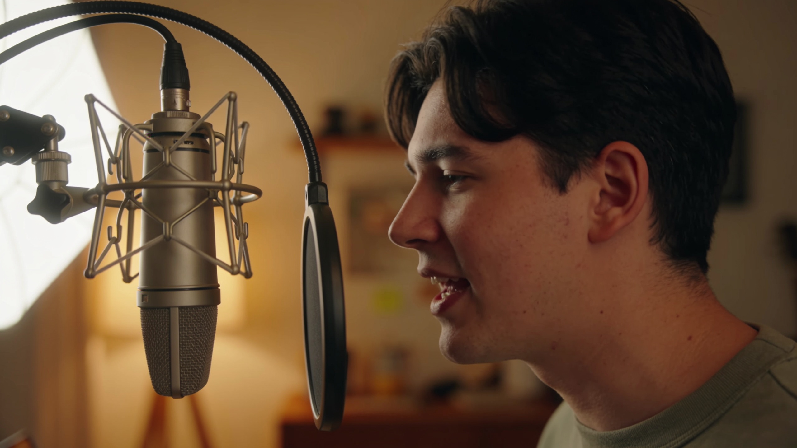 Best AI voice for ads: choose, design, and test branded ad voiceovers